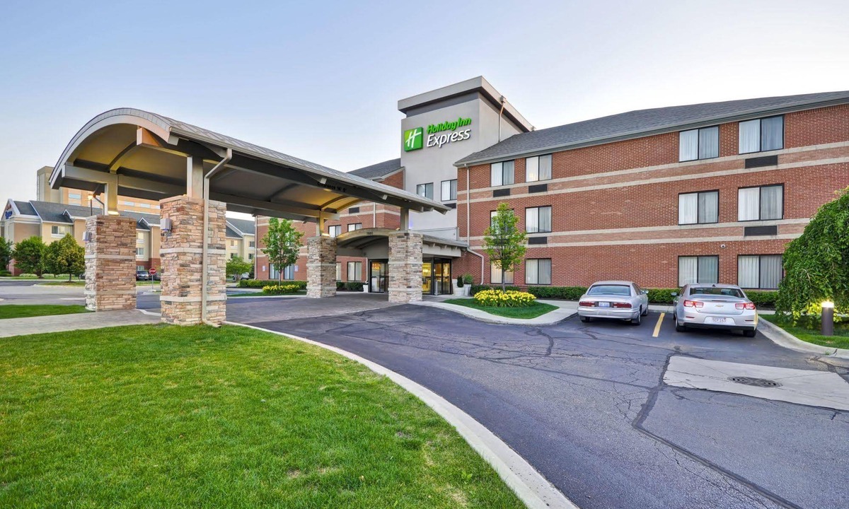Romulus Hotel | Holiday Inn Express Romulus / Detroit Airport, an IHG Hotel