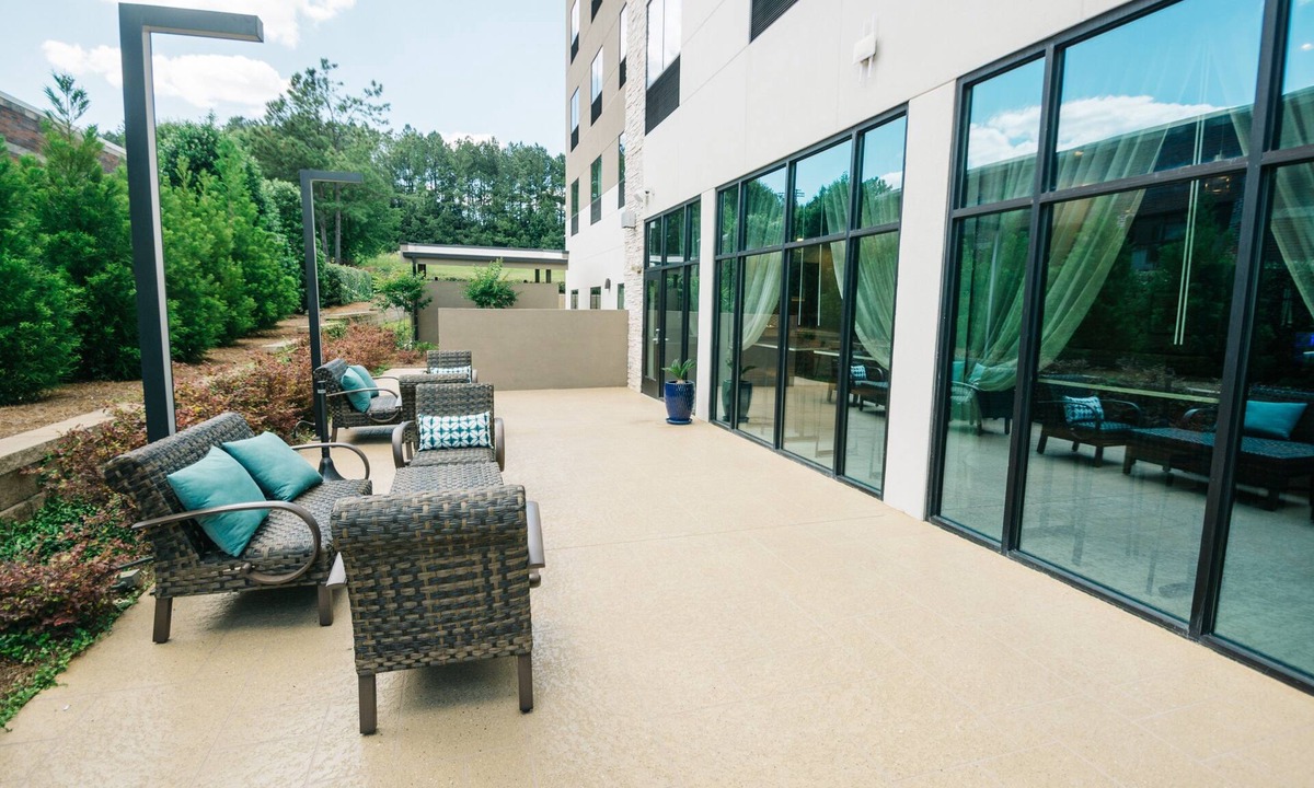 Sand Ridge Hotel | Holiday Inn Express & Suites Birmingham - Homewood by IHG