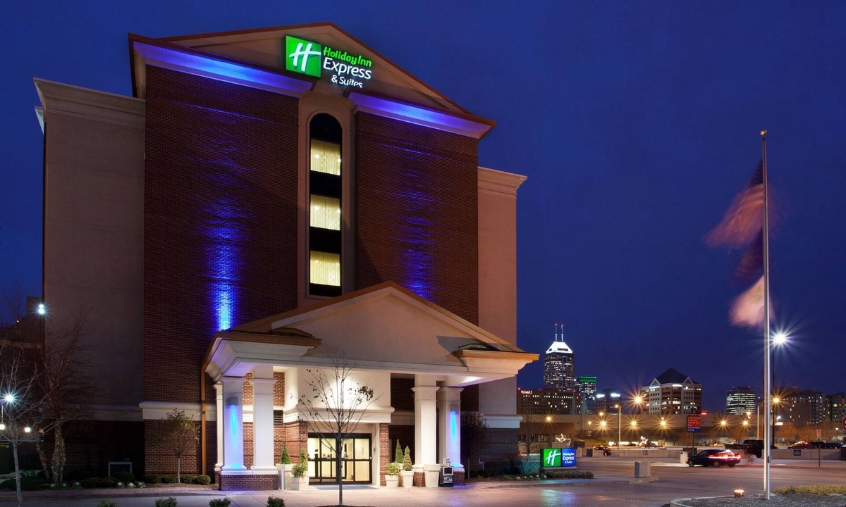 Downtown Indianapolis Hotel | Holiday Inn Express & Suites Indianapolis Dtn-Conv Ctr Area by IHG