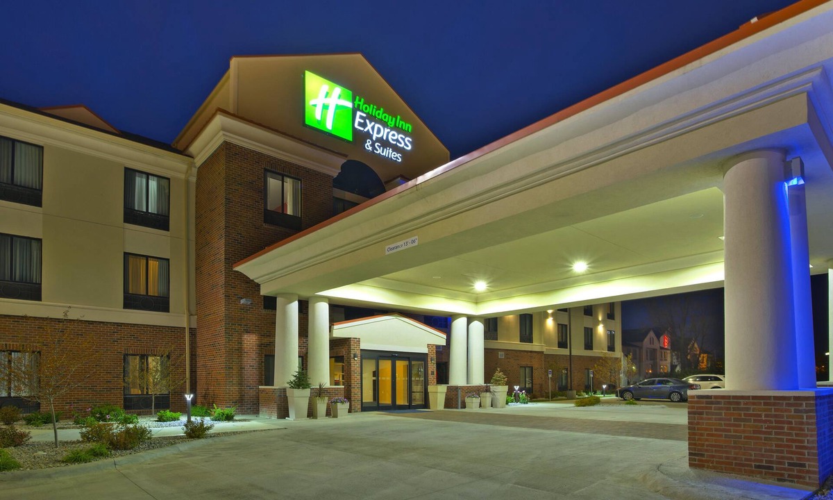 Springfield Hotel | Holiday Inn Express & Suites Springfield - Dayton Area by IHG