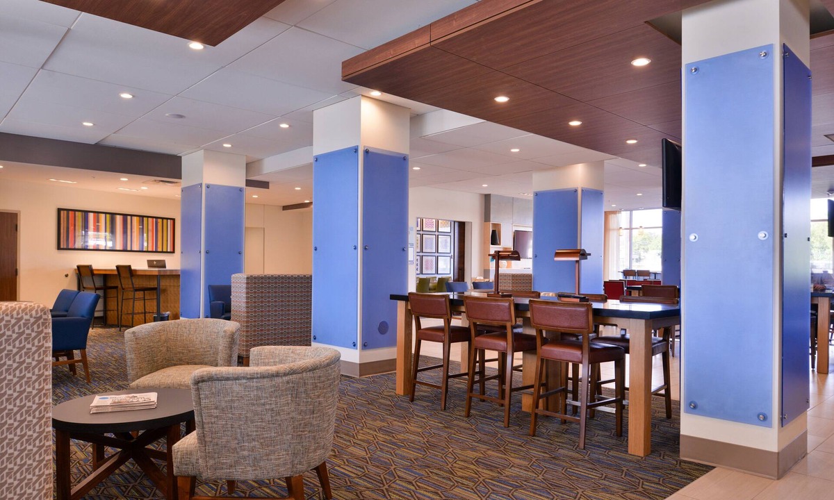 East Bloomington Hotel | Holiday Inn Express & Suites Mall of America - MSP Airport by IHG