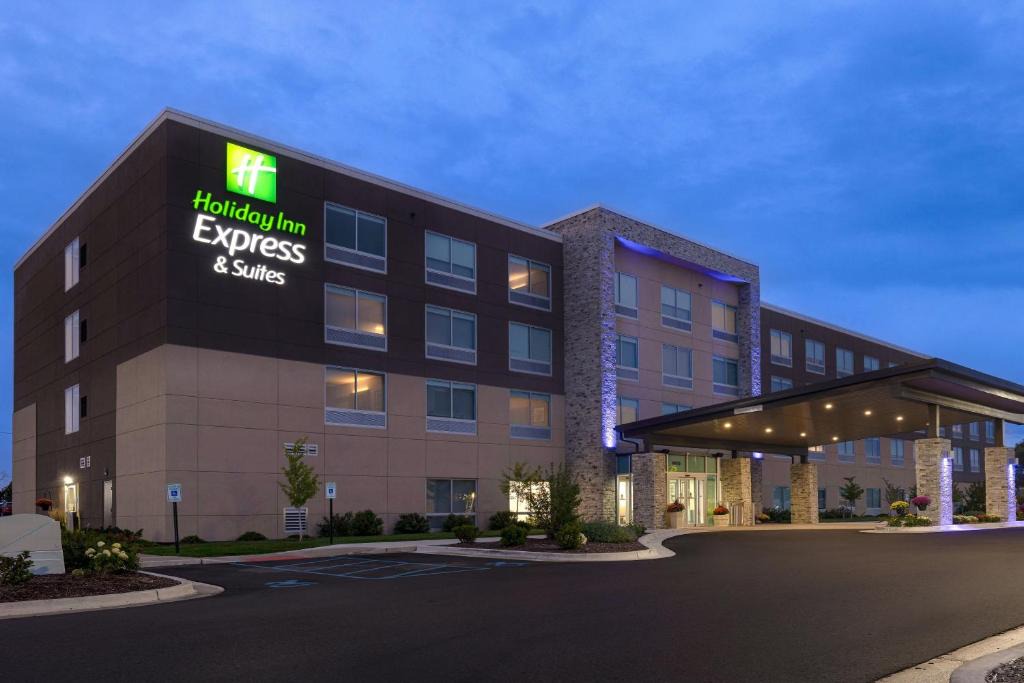 Brighton Hotel | Holiday Inn Express & Suites - Brighton by IHG