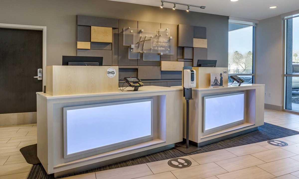 Governmental Mall Hotel | Holiday Inn Express & Suites Phoenix Dwtn - State Capitol by IHG
