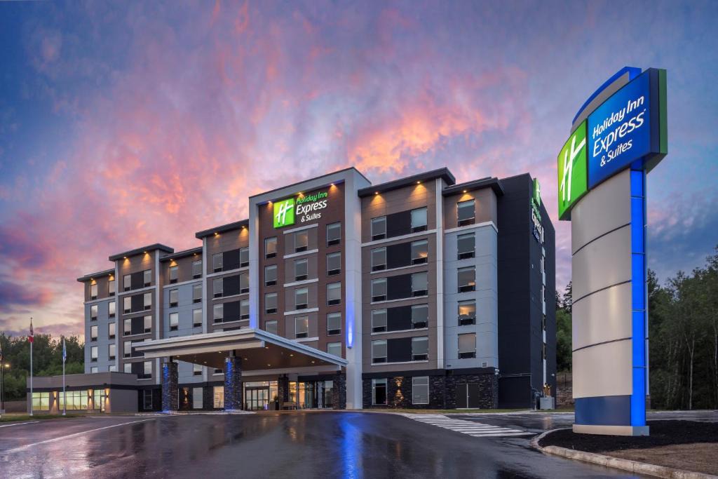 Moncton Hotel | Holiday Inn Express & Suites Moncton by IHG