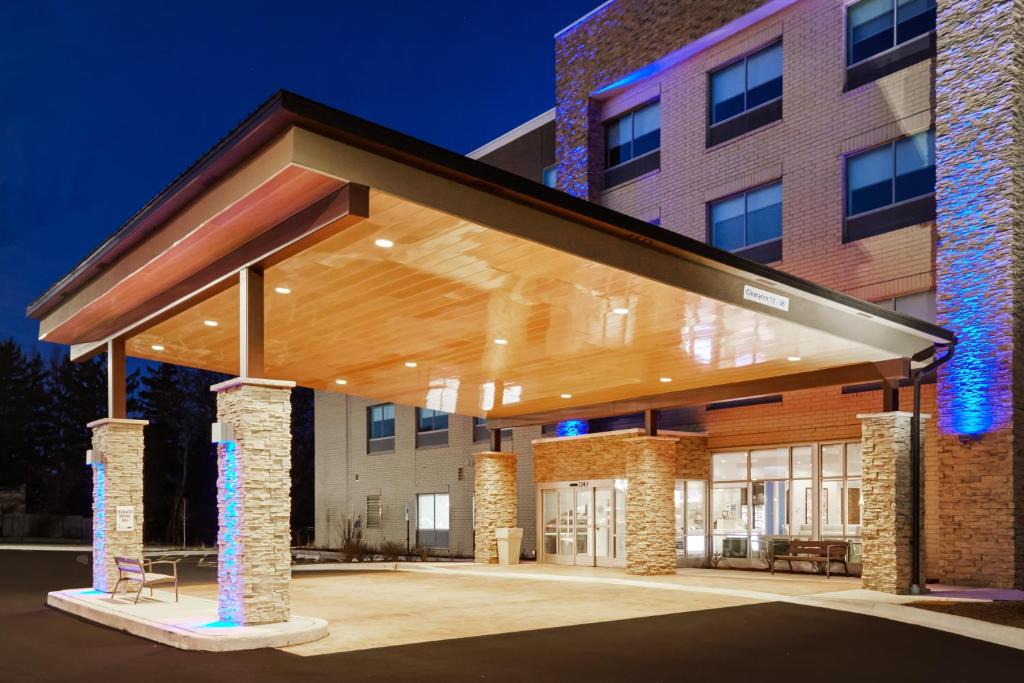 Niles Hotel | Holiday Inn Express & Suites Chicago North Shore - Niles by IHG