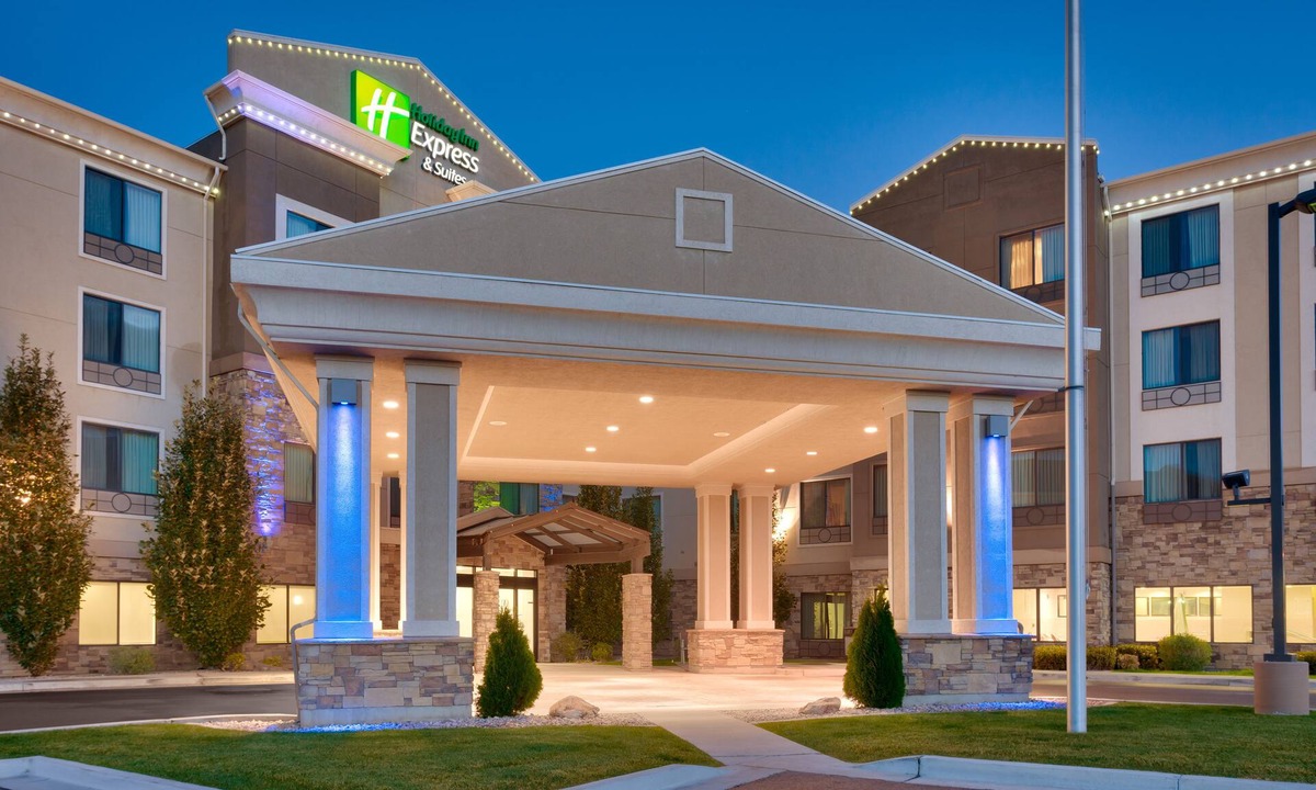 Sunset Heights Hotel | Holiday Inn Express & Suites Orem-North Provo by IHG
