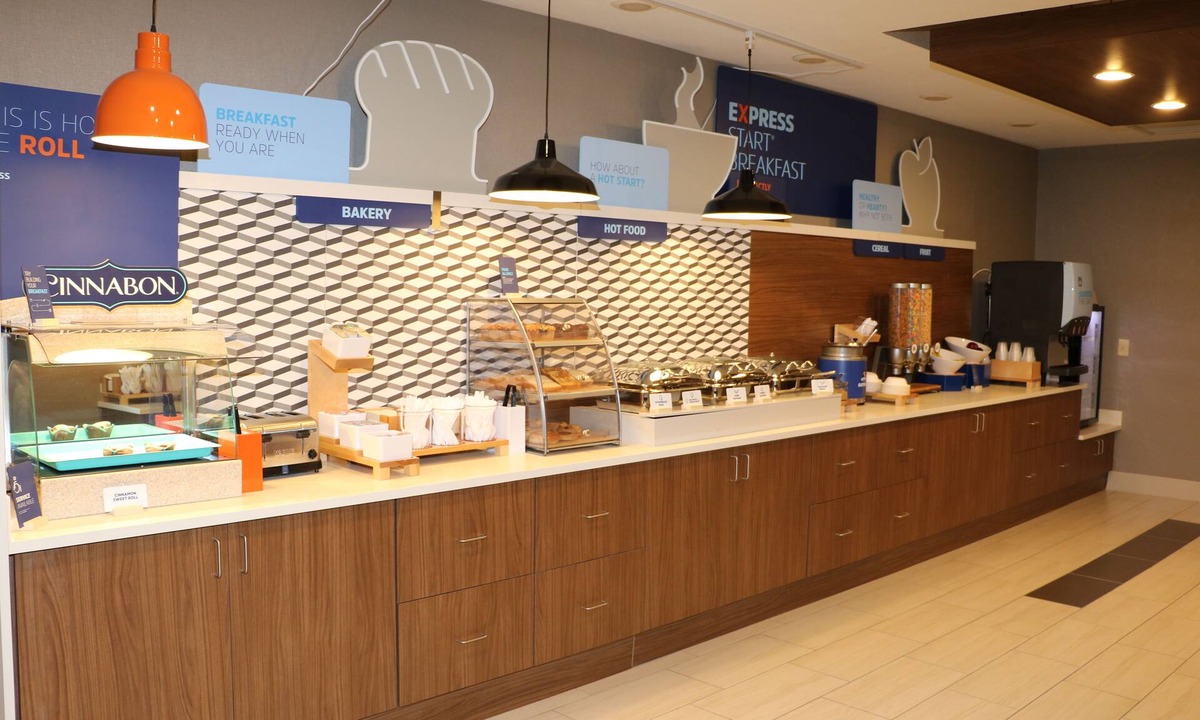 Douglas Hotel | Holiday Inn Express & Suites Douglas by IHG
