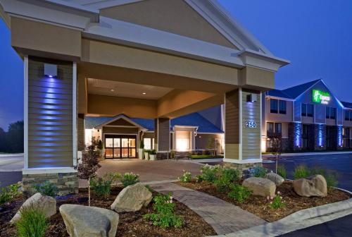 Willmar Hotel | Holiday Inn Express & Suites Willmar by IHG
