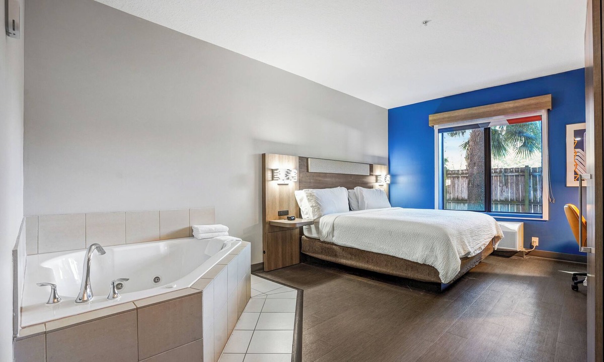 North Beach Hotel | Holiday Inn Express & Suites Jacksonville - Atlantic Beach by IHG