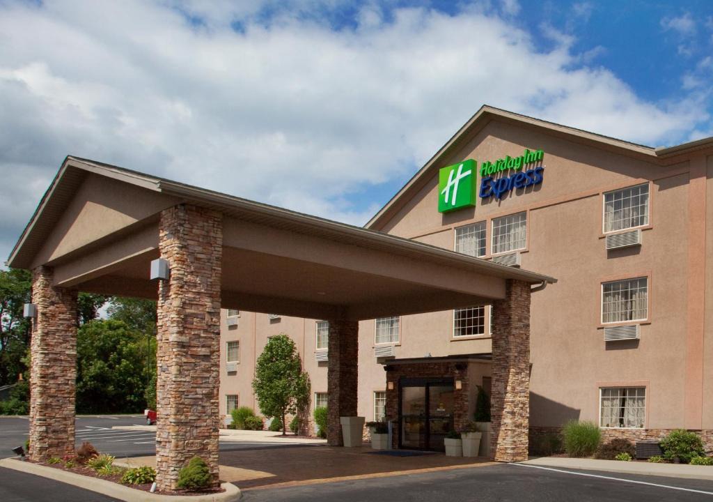 Alverton Hotel | Holiday Inn Express Mount Pleasant- Scottdale by IHG