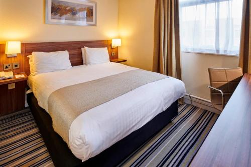 Garforth Hotel | Holiday Inn Leeds Garforth by IHG