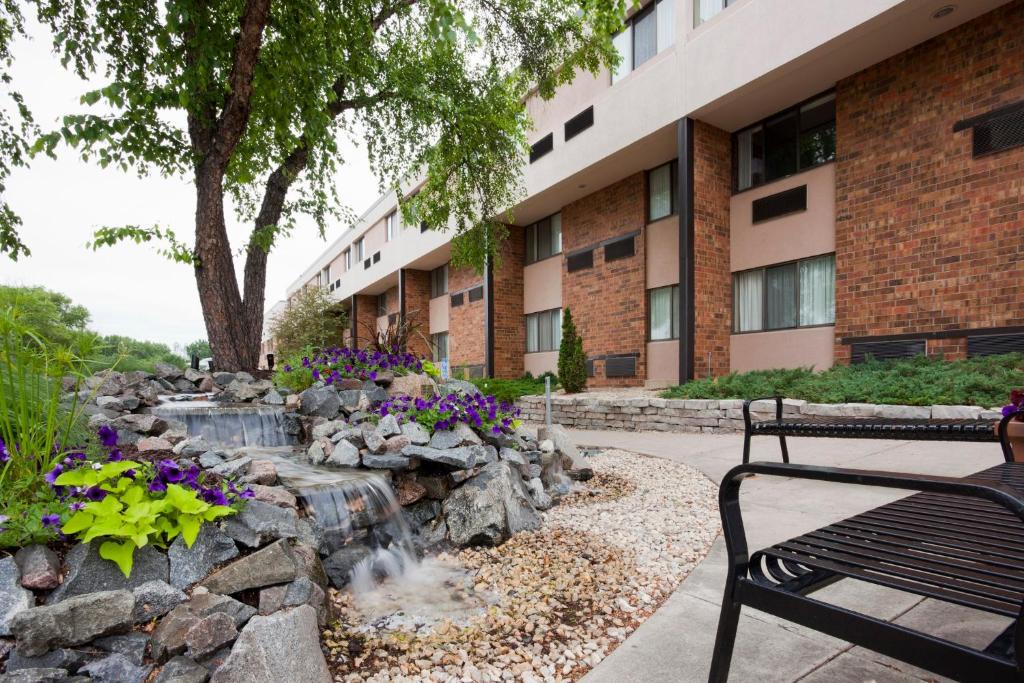 St. Cloud Hotel | Holiday Inn & Suites St. Cloud by IHG