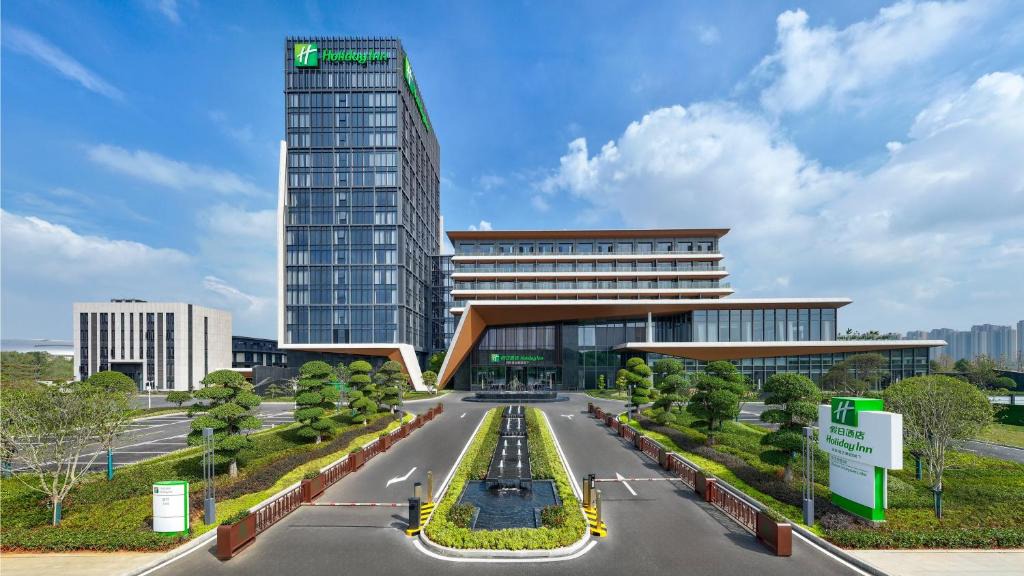 Caidian District Hotel | Holiday Inn Wuhan Houguan Lake by IHG