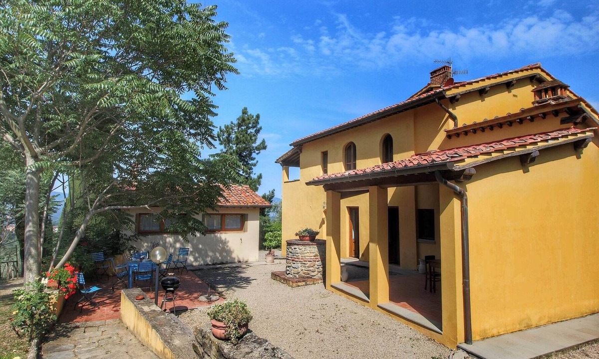 Castelfranco di Sopra Apartment | Holiday Home in Chianti with Pool and Views