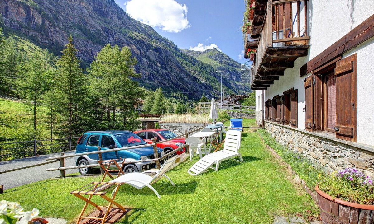 Valgrisenche Apartment | Holiday Studio 'Lo Peiglo' with Mountain View and Garden