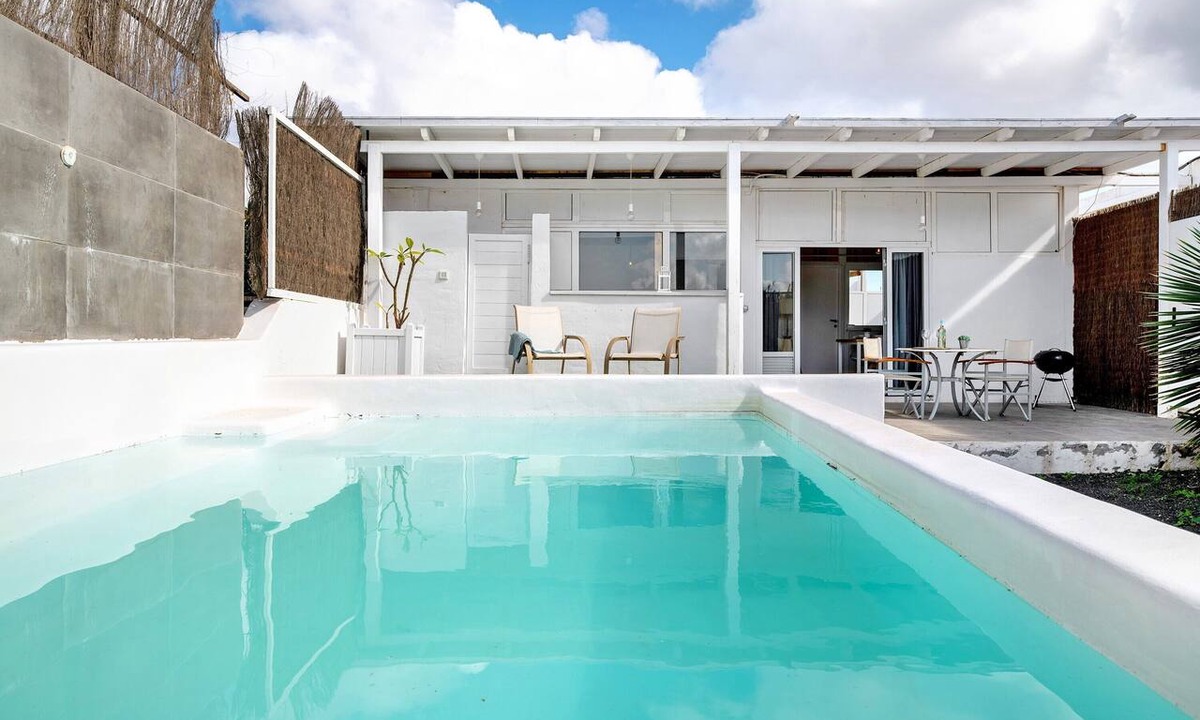 Macher Apartment | Holiday Studio 'Suite Amanecer' with Private Pool, Private Terrace and Wi-Fi