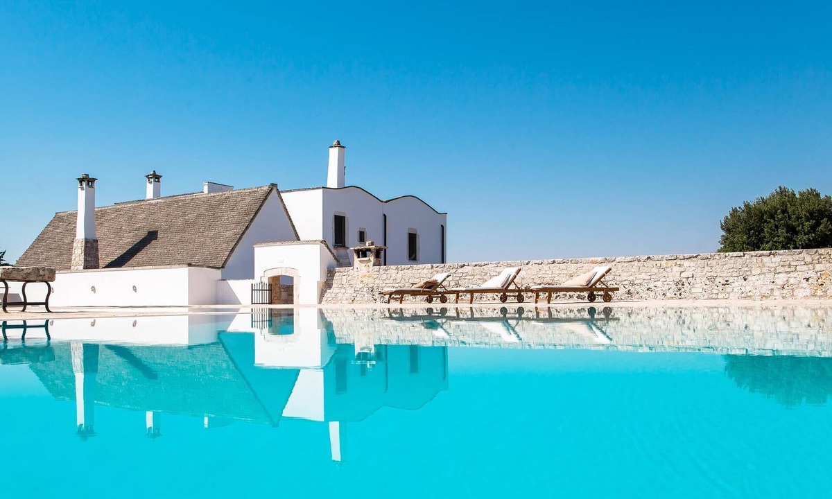 Putignano Villa | holiday vacation large villa rental italy, apulia, puglia, near bari, pool, wi-fi, air conditioning, luxury, short term