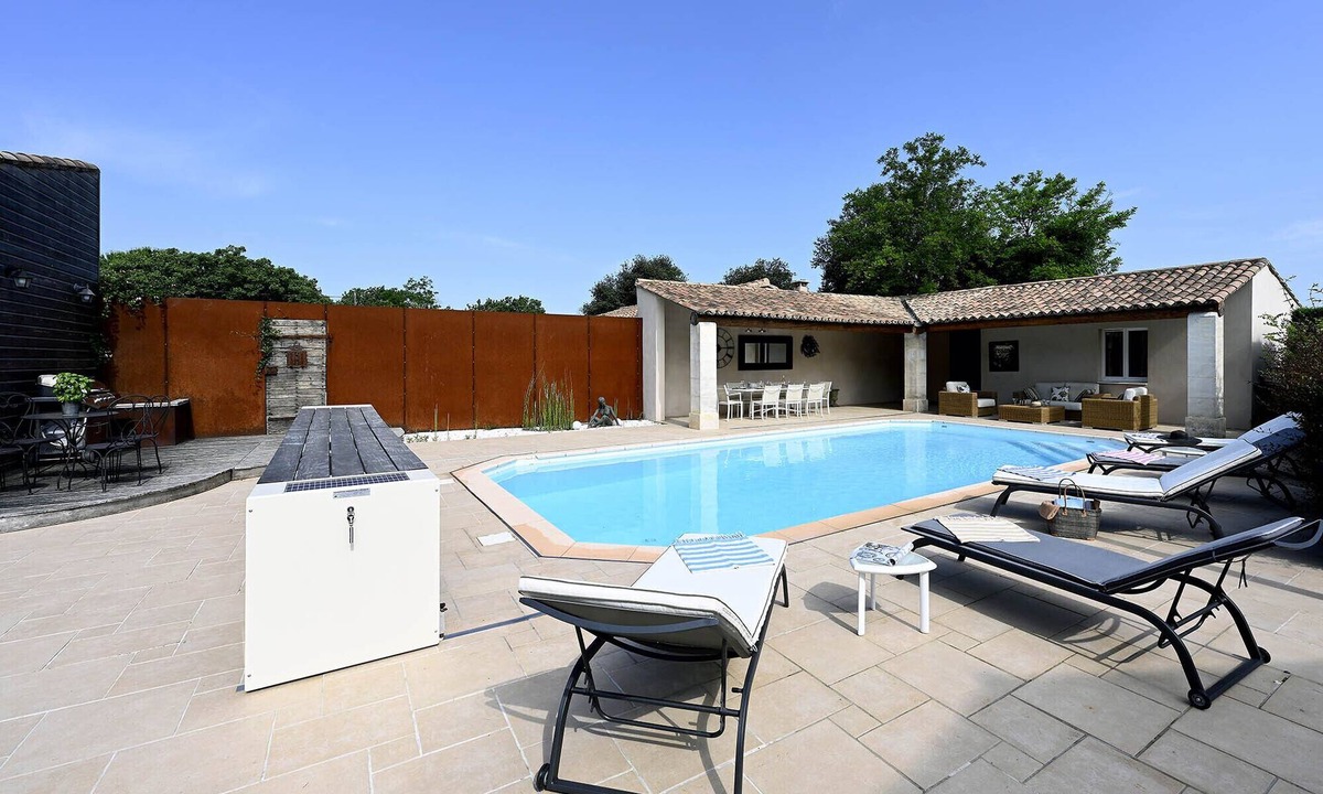 Robion House | Holidays in the heart of Provence in peace with a view of the little Luberon