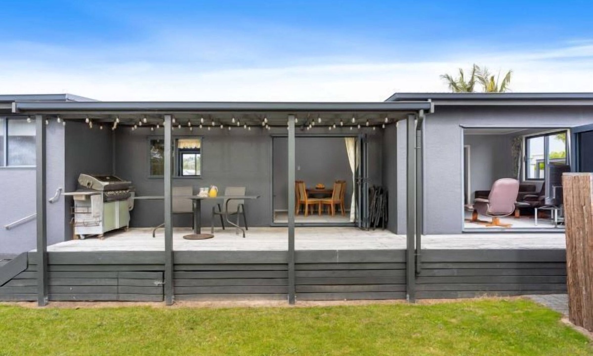 Whangamata House | Holidays on Hampton - Whangamata