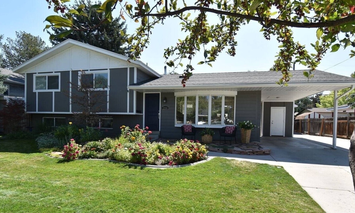 Holladay House | "Holladay, Holiday" - Executive Home - Close to Ski Resorts