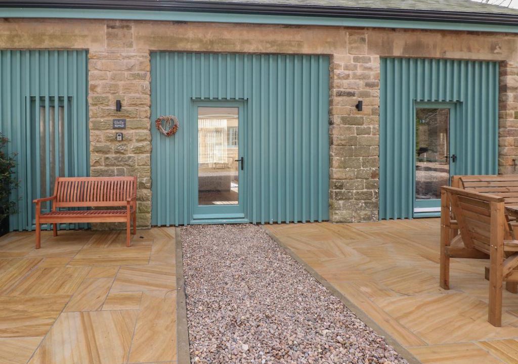 Hollow Meadows House | Holly Cottage
