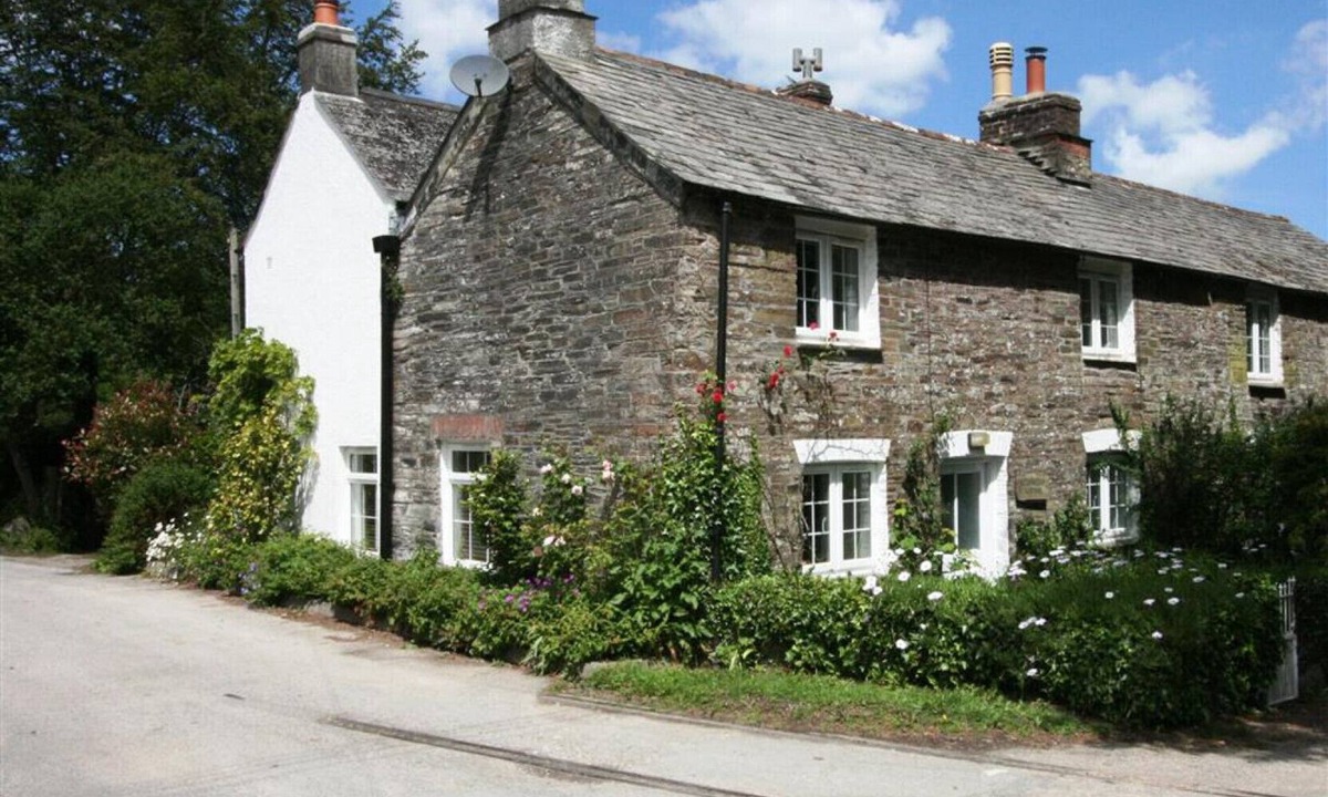 Bodmin Cottage | Hollyhocks Cottage, on the Camel Trail