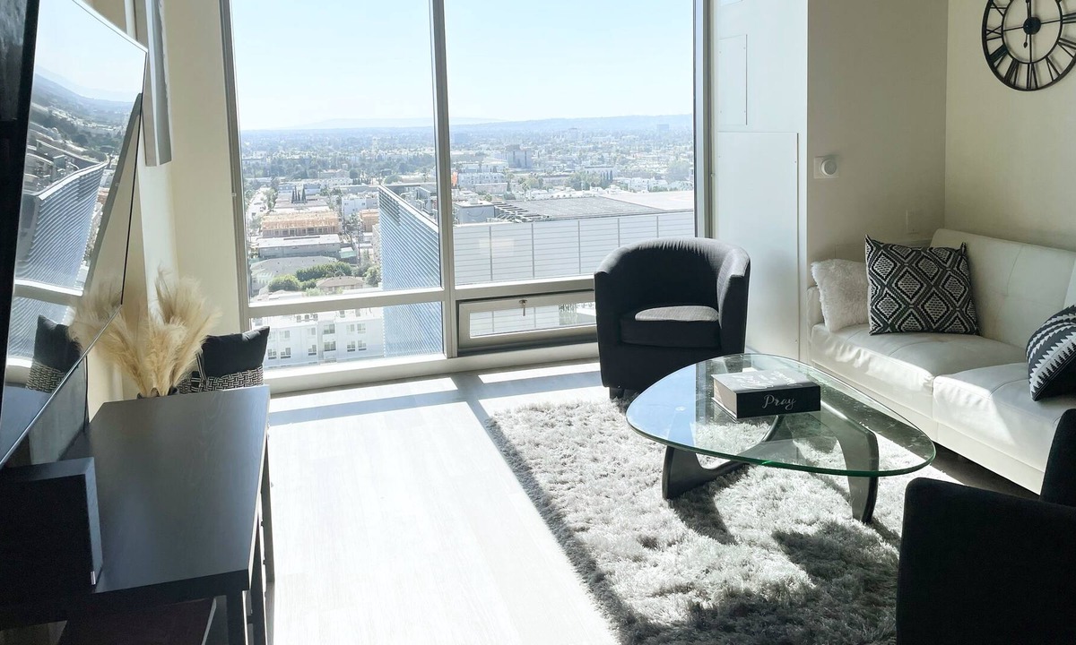 Glendale Apartment | Hollywood loft with city view