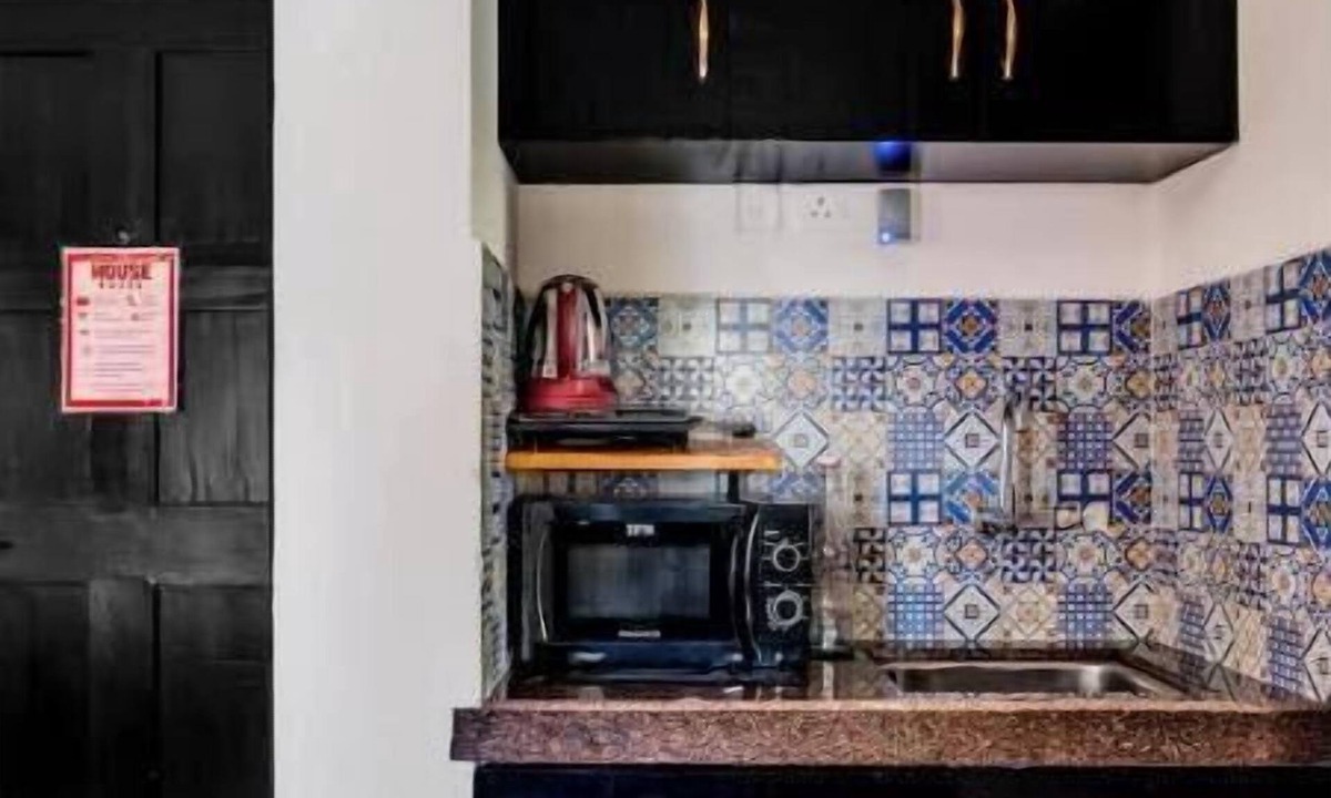 Sinquerim Apartment | Hollywood Studio Free OTT 1KM to Beach Pool