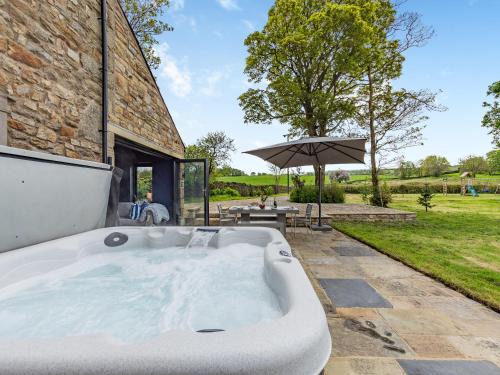 Fourstones Near Bentham House | Holme House