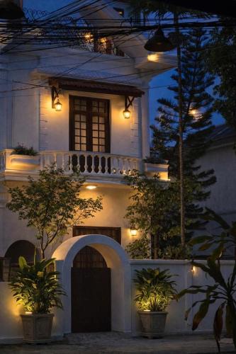 Hue House | Home 1990s