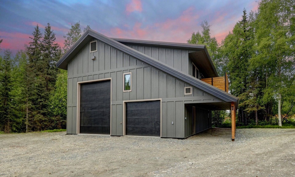 Huffman - O' Malley Apartment | Home Away From Home: 2-bedroom apartment in superb Anchorage with WiFi