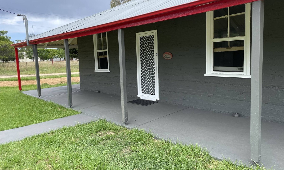 Young Cottage | Home away from home. Accomodation in Young. Spacious, cute & cosy cottage All 4U