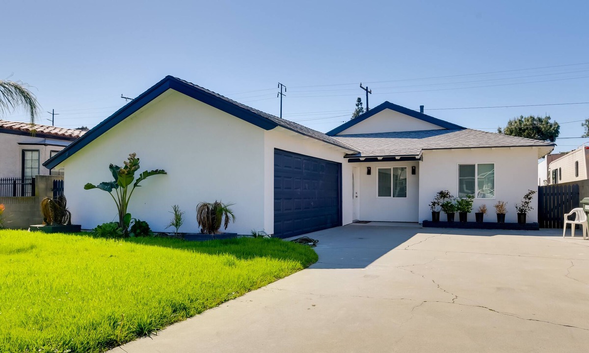 El Rancho House | Home Between Los Angeles & Disney! Patio, Yard