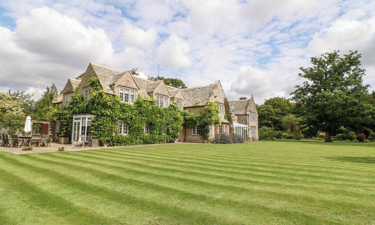 Ducklington Cottage | Home Farm