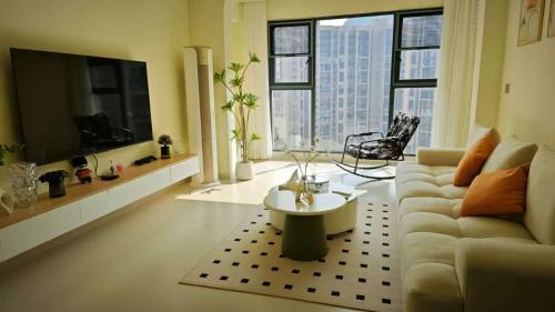 Lingui Apartment | Home in Guilin, by Luhu Lake, recent scenes near airport