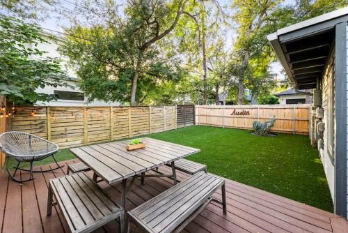 Zilker House | Home in Zilker - Private Large Backyard