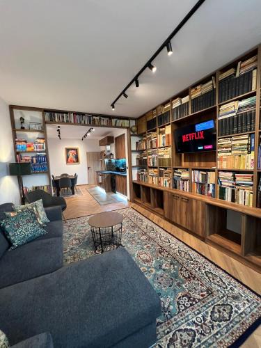 Sofia City Center Apartment | Home Library