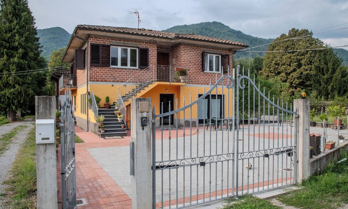 Ghivizzano House | Home Mate