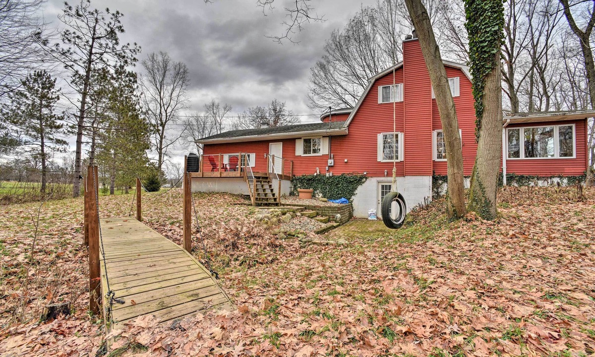 Haslett House | Home on 10 Acres: Perfect for MSU Football Weekend