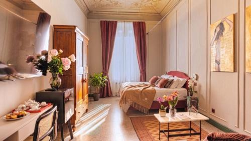 Historic Center Hotel | Homeby, Cinisca Suites