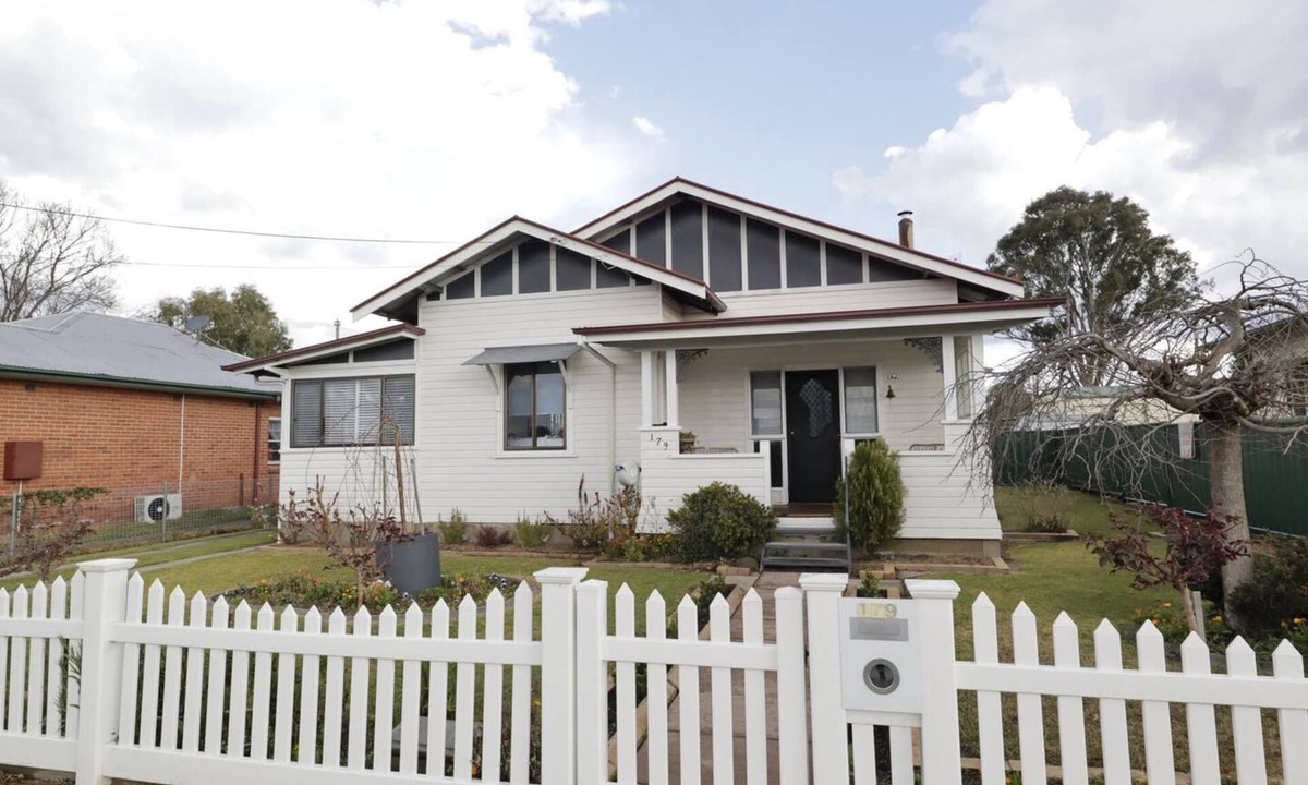 Tenterfield Apartment | Homely 2-Bed Cottage Near Tenterfield Centre