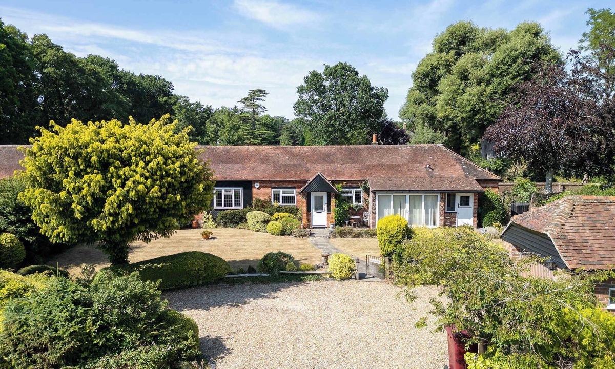 Funtington House | Homely Cottage for 6 Near Chichester & Goodwood