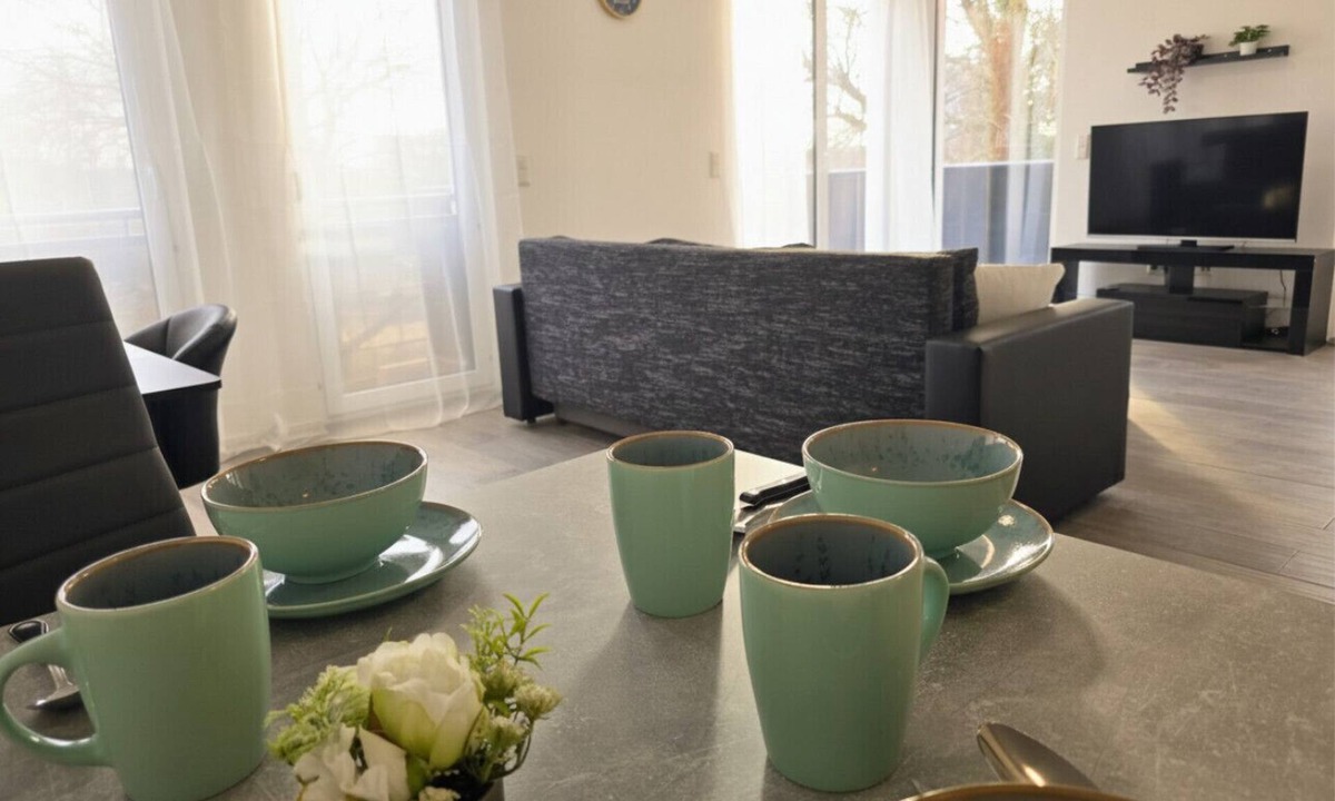 Muhlburg Apartment | Homely second Floor Apt. - Balkon und Parken - APOLONIAliving