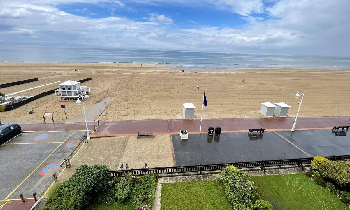 Benerville-sur-Mer Apartment | Homerez - 10 m away from the beach! Apartement for 5 ppl. at Benerville-sur-Mer