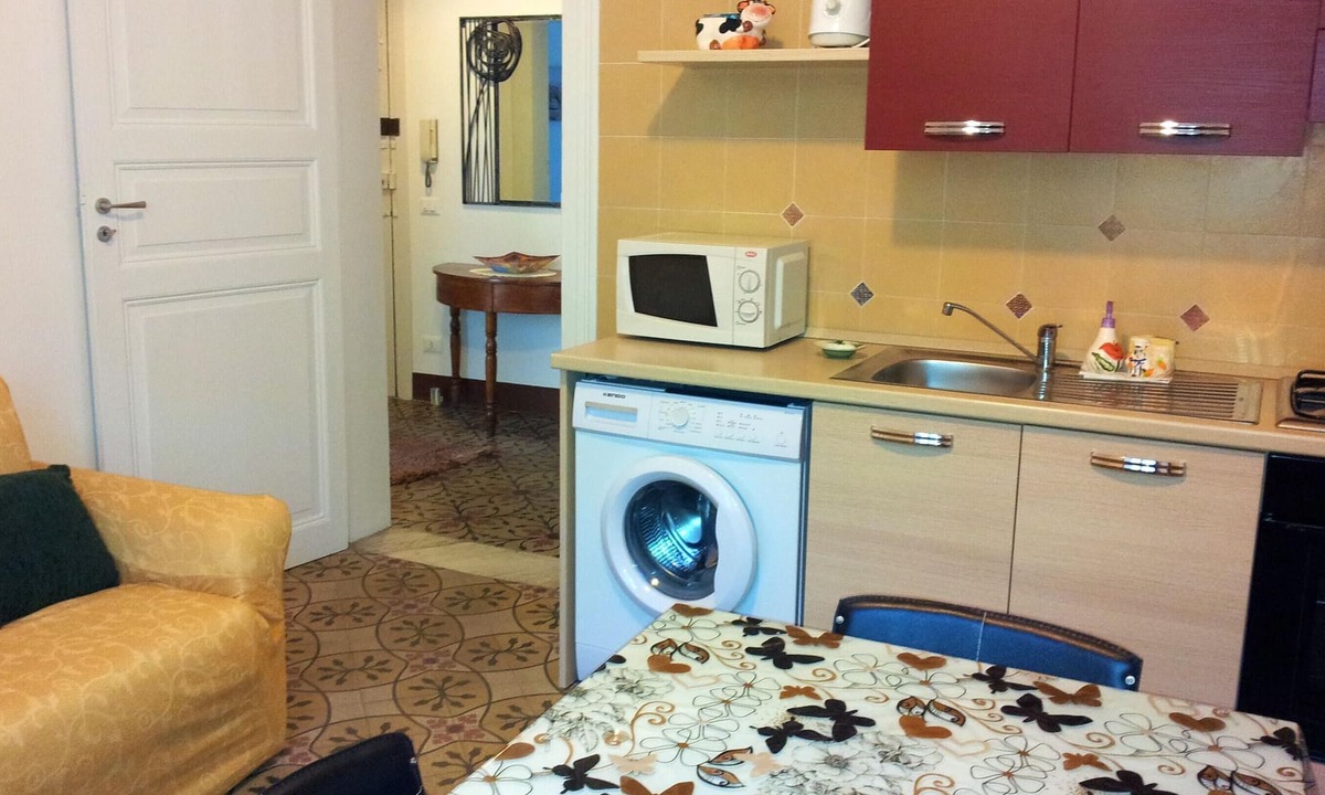 Trapani City Centre Apartment | Homerez - 100 m away from the beach! Beautiful appartement for 6 ppl. at Trapani