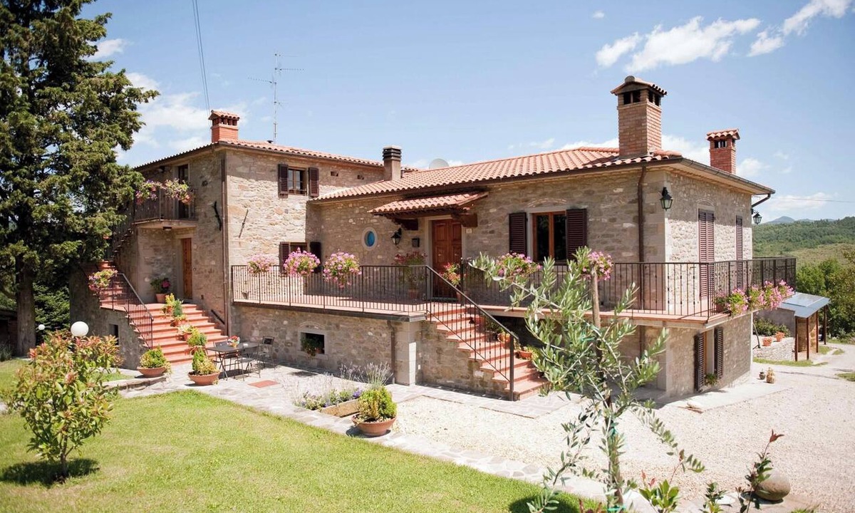 Caprese Michelangelo Apartment | Homerez - Apt in Caprese Michelangelo