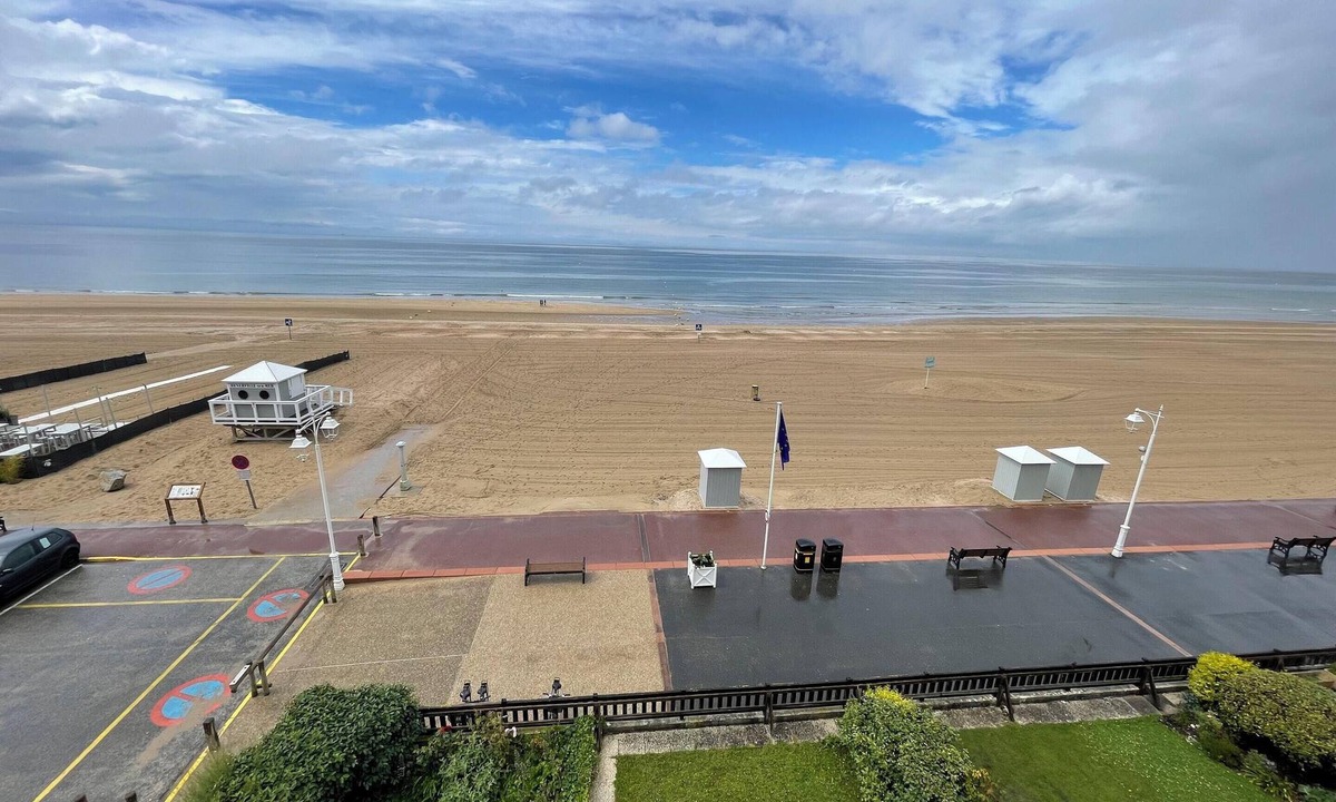 Benerville-sur-Mer Apartment | Homerez - Apartment Benerville-sur-Mer