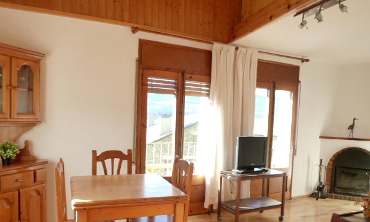 Escadarcs Apartment | Homerez - Apartment 8 km from the slopes for 4 pers. with balcony in Alp