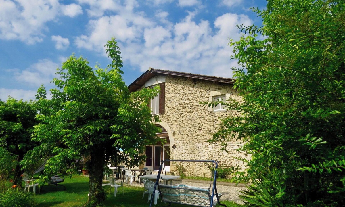 Blaignac Apartment | Homerez - Apt Blaignac w/pool