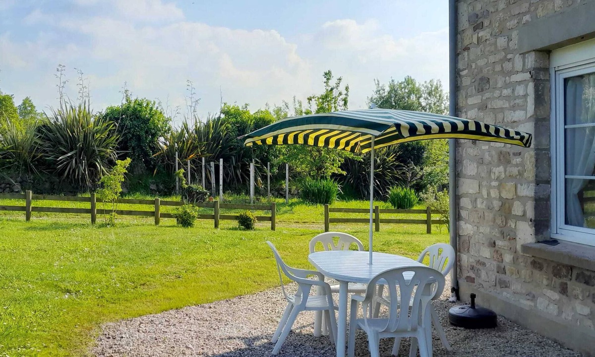 Lieusaint House | Homerez - Charming house in Lieusaint with garden